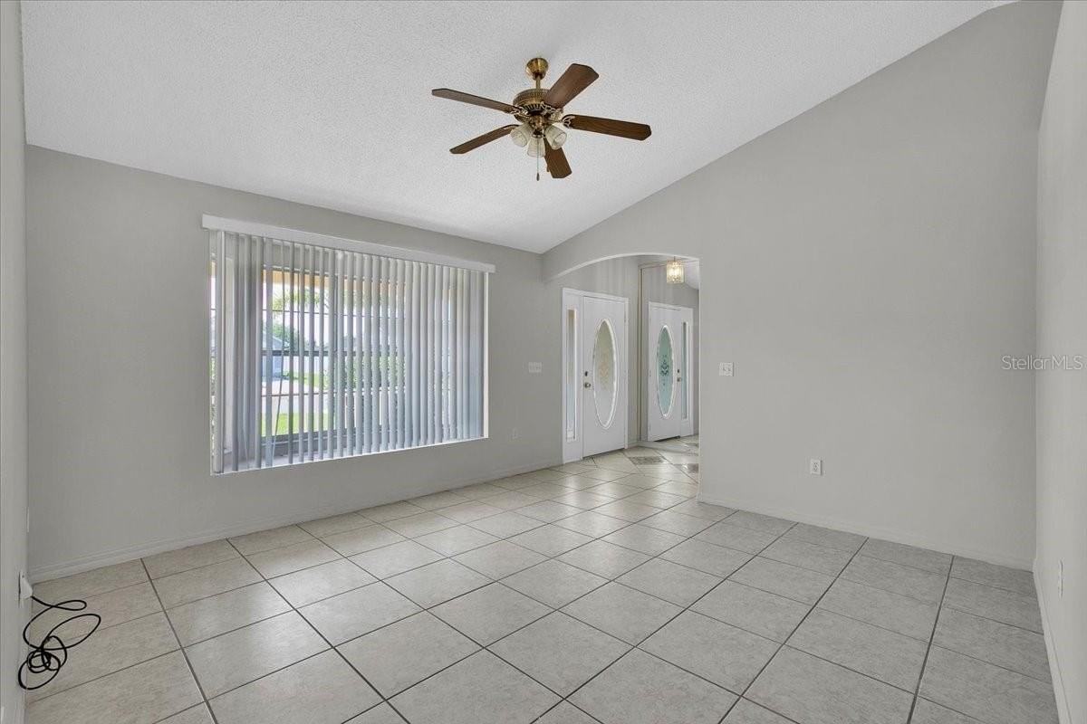 112 Azalea Dr - Photo 6 of 23