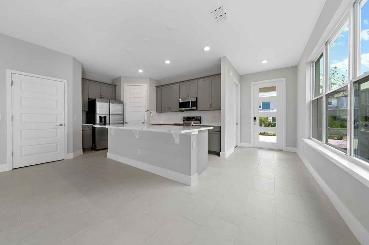 7845 Spectrum Dr - Photo 7 of 19