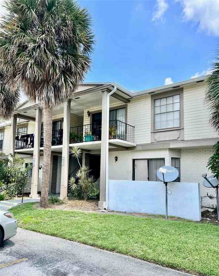 6065 Village Cir #6065