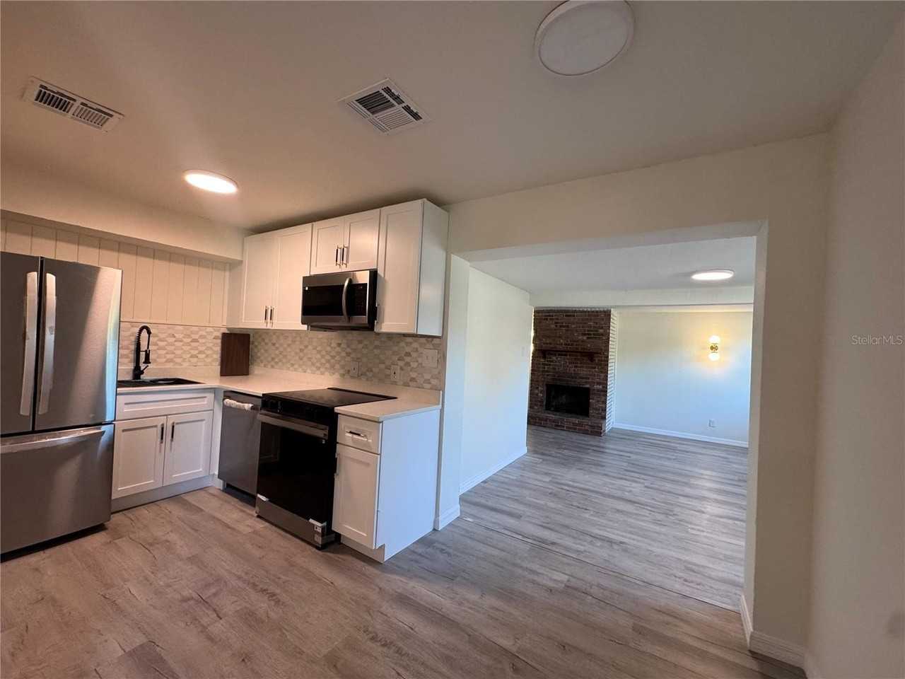 7224 Valiant Ct - Photo 3 of 22