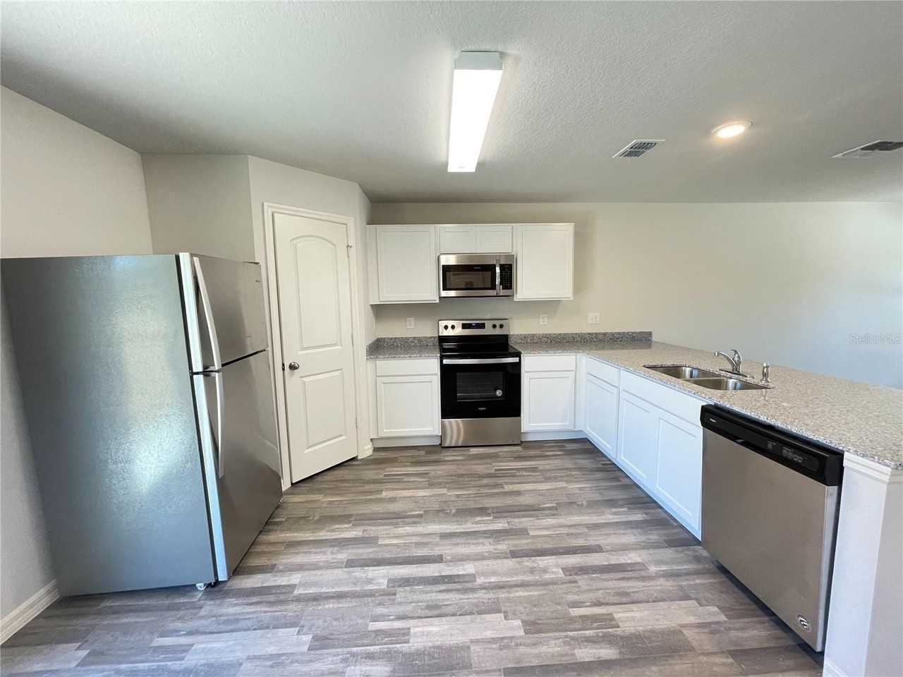 1630 Tench Ct - Photo 4 of 16