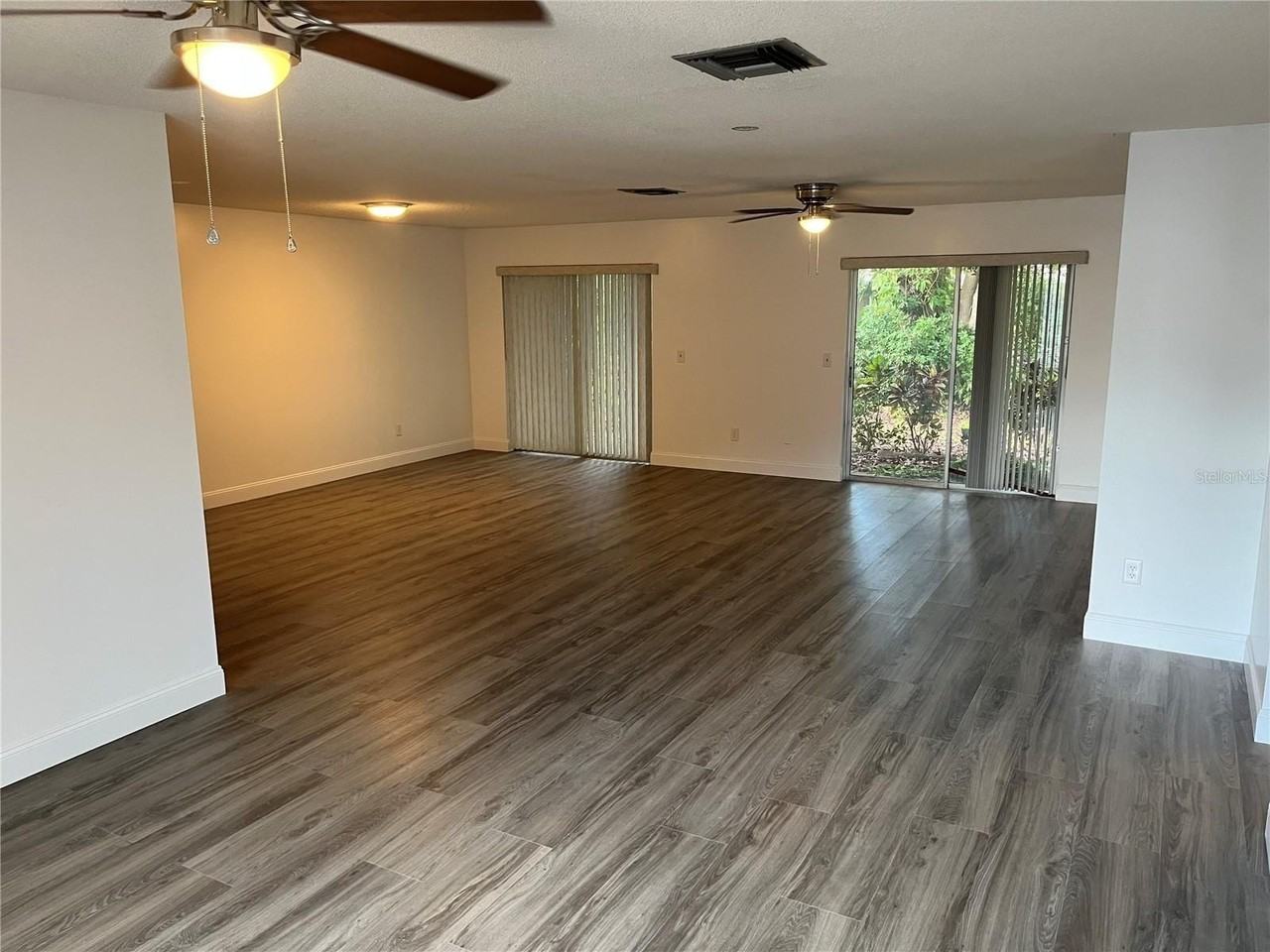 10108 Bluff Ct - Photo 3 of 22