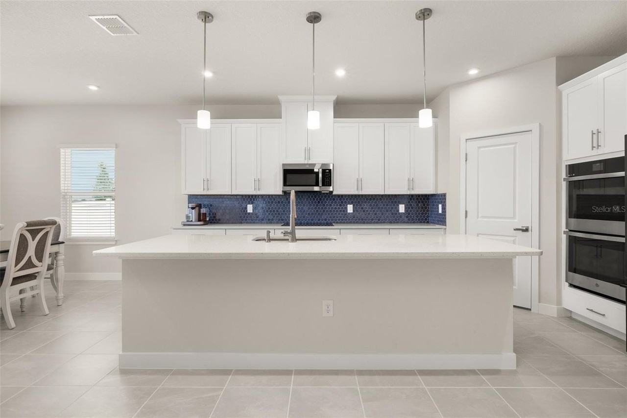 11182 Nellie Crossing Cir - Photo 5 of 32