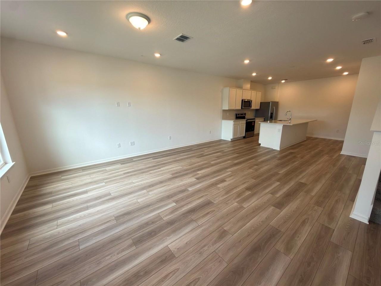 11419 Harborview St - Photo 2 of 20