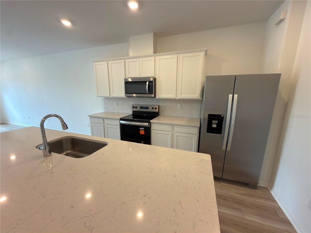 11419 Harborview St - Photo 4 of 20
