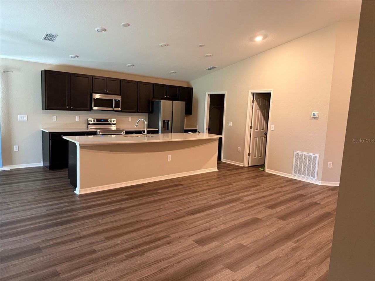 615 Bentley North Dr - Photo 2 of 6