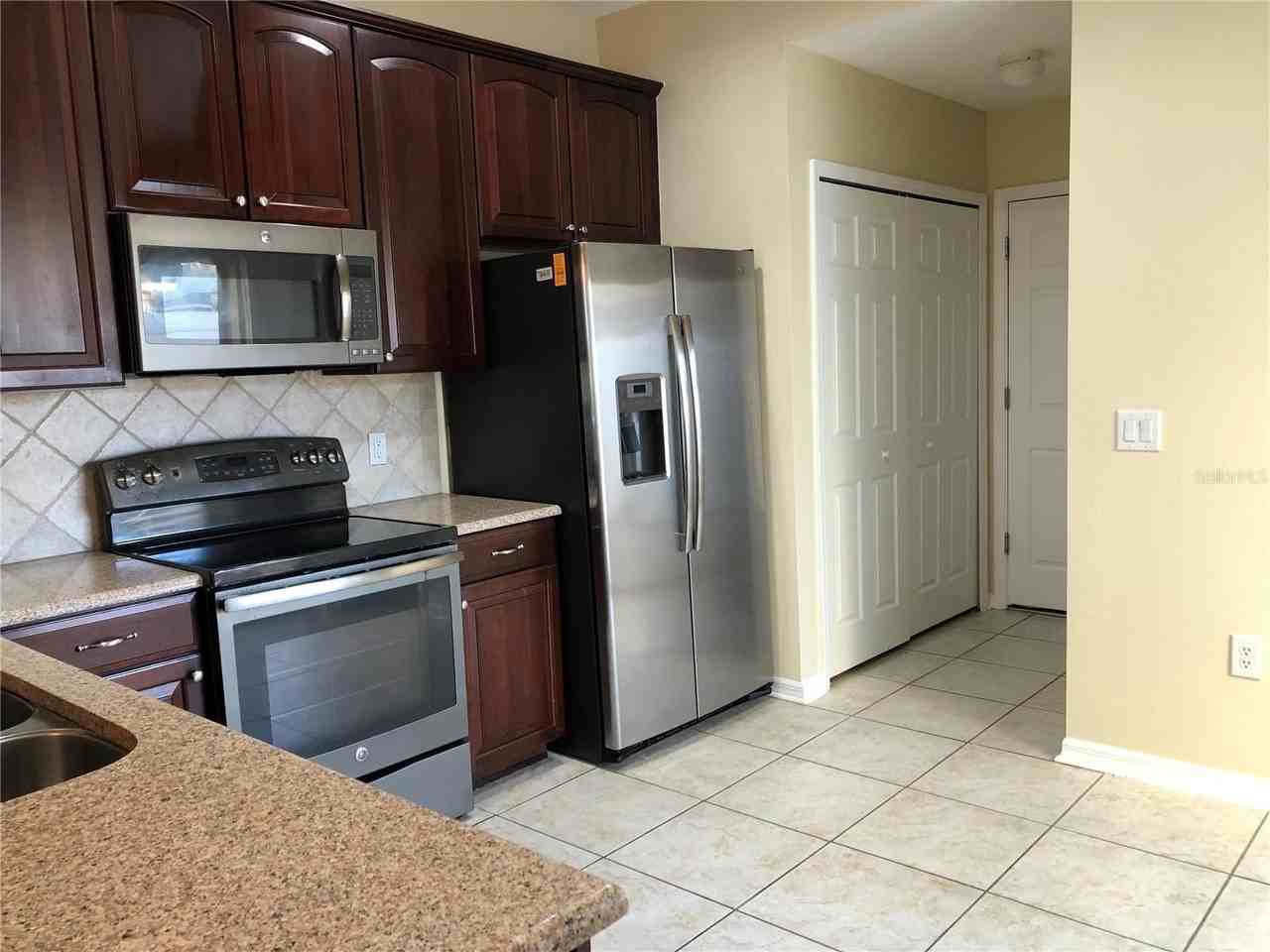 5567 Somersby Rd - Photo 6 of 40