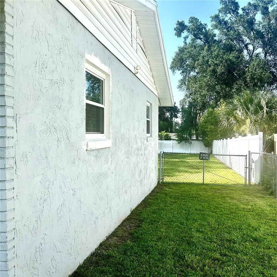 3020 Se 11th St - Photo 4 of 41