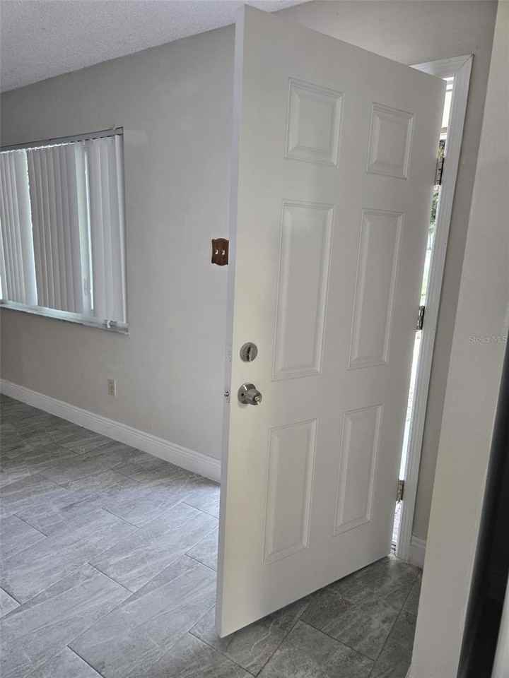 1420 Simmons Rd - Photo 3 of 21