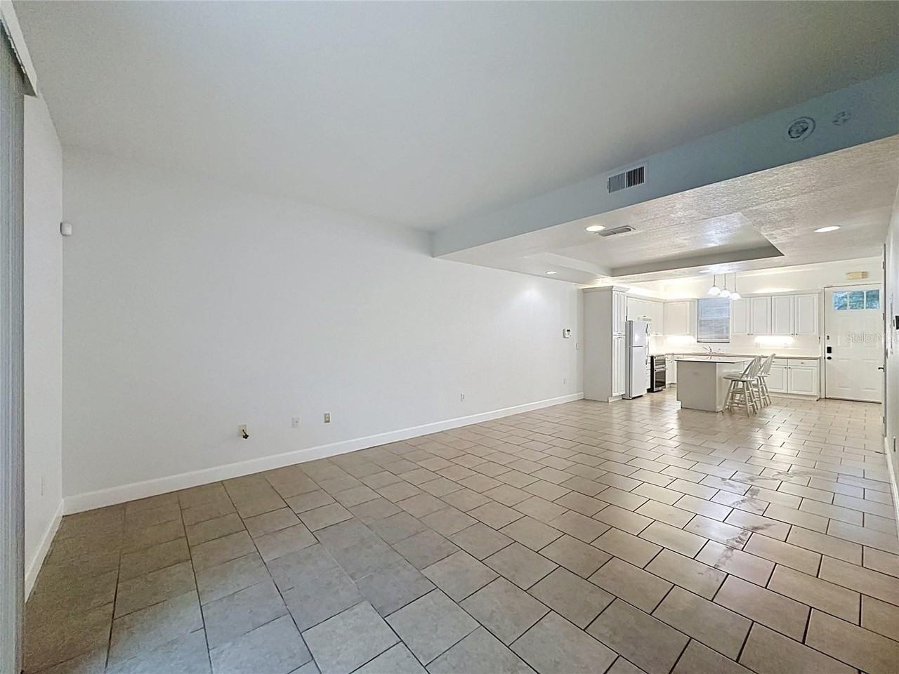 2053 Green Oak Ct - Photo 4 of 33