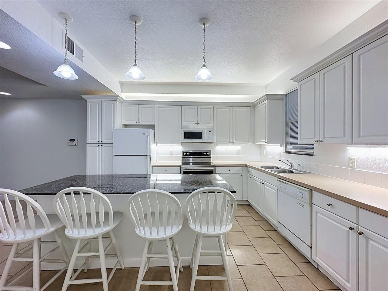 2053 Green Oak Ct - Photo 7 of 33