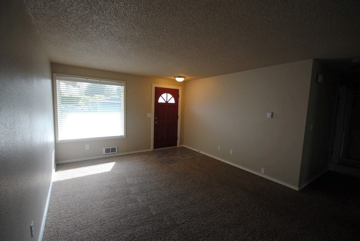 6229 60th Pl NE - Photo 3 of 12