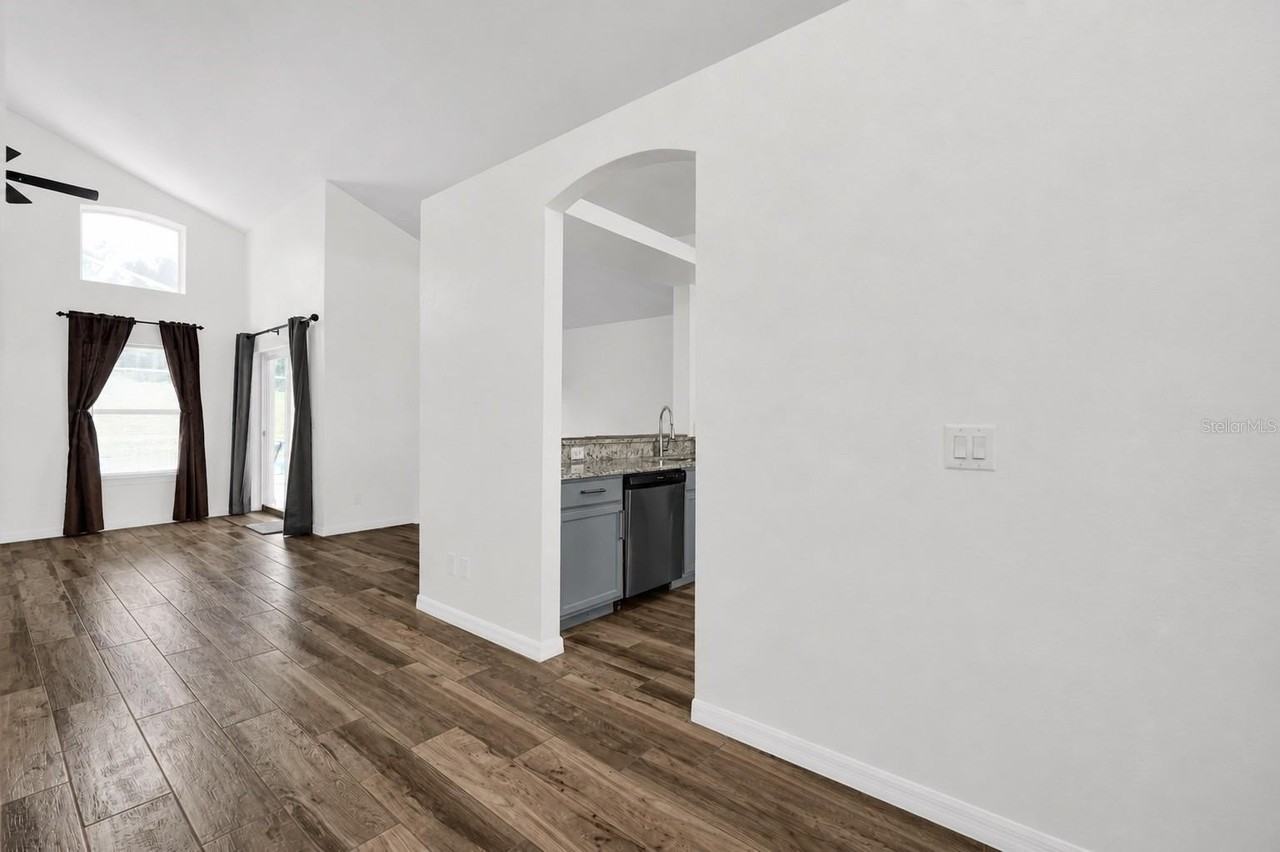 204 Gleneagles Dr - Photo 5 of 48