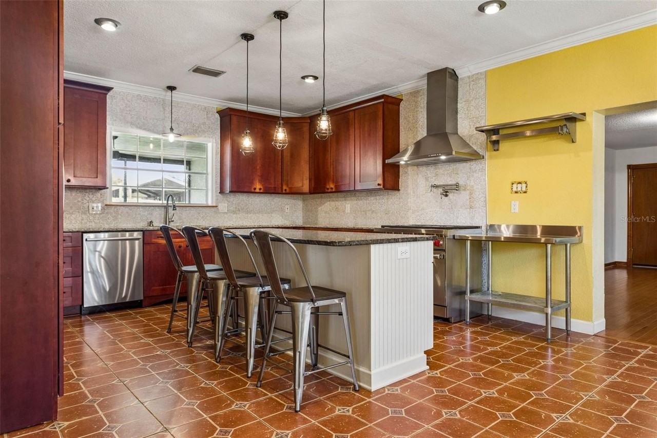 2603 N Ridgewood Ave - Photo 7 of 44