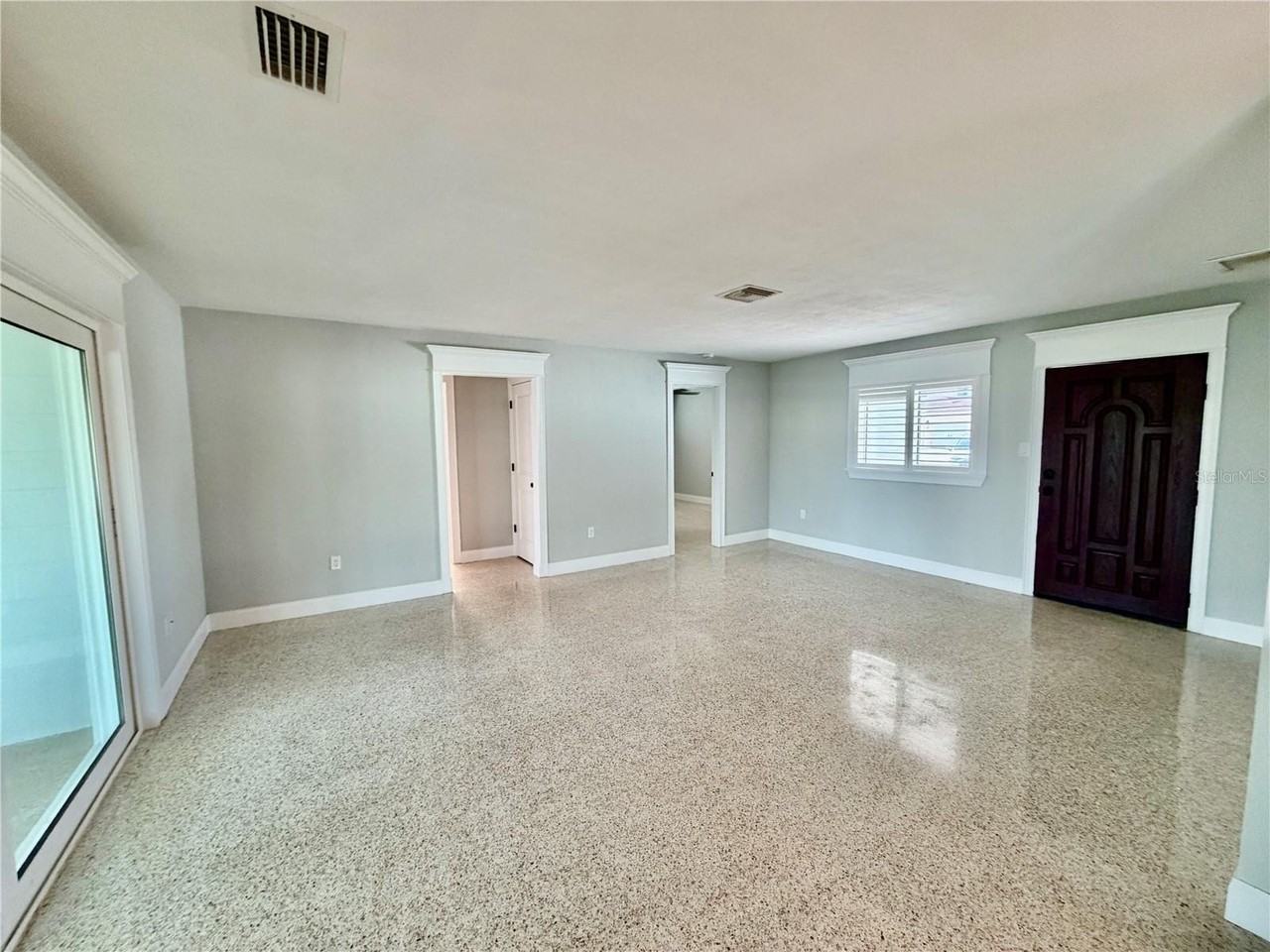 17045 Dolphin Dr - Photo 6 of 31