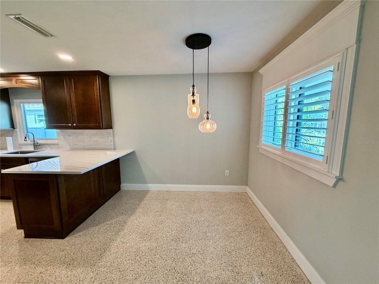 17045 Dolphin Dr - Photo 7 of 31
