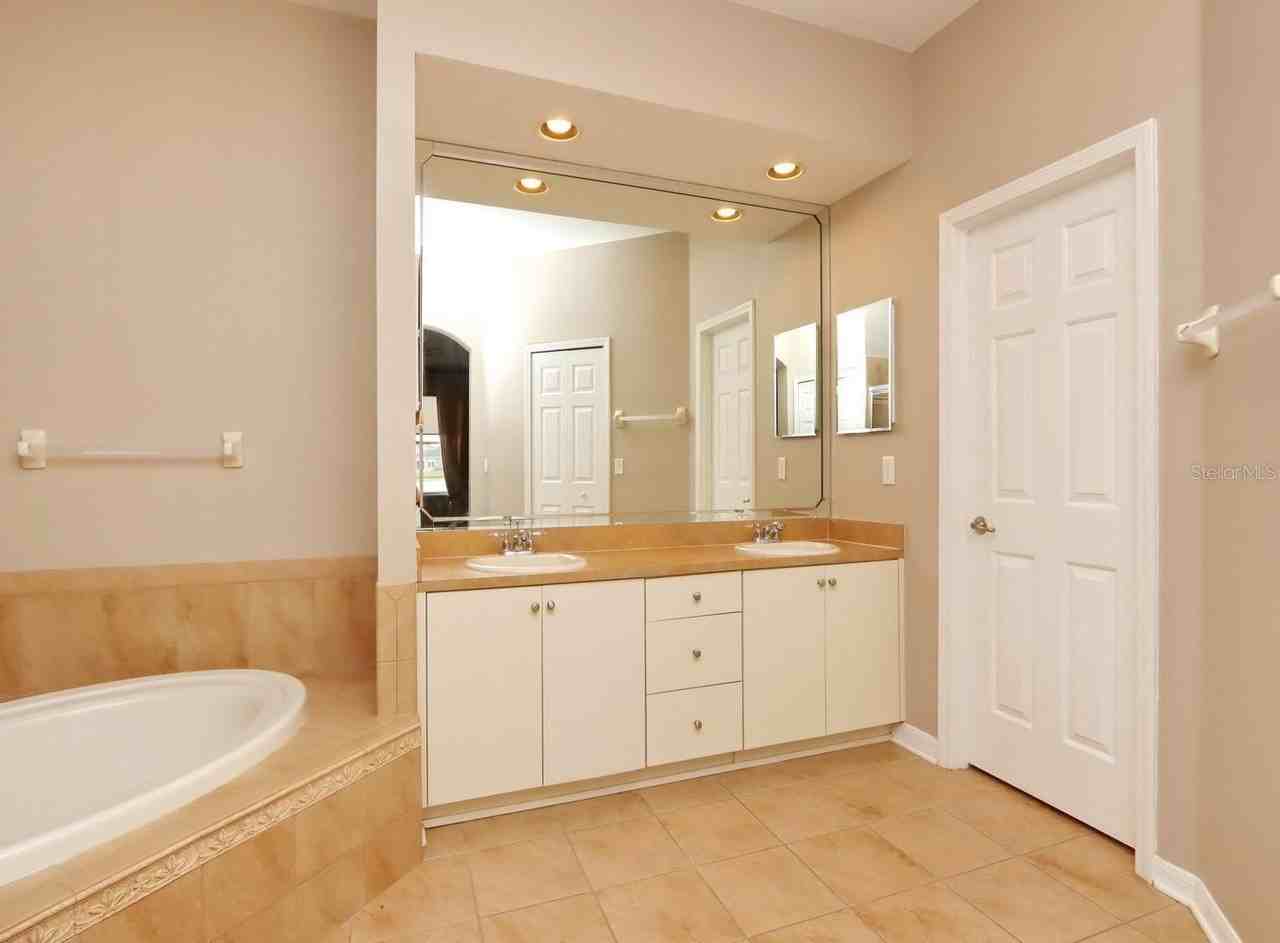 13714 Artesa Bell Dr - Photo 7 of 36