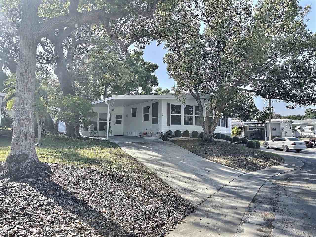 46 Palm Forest Dr