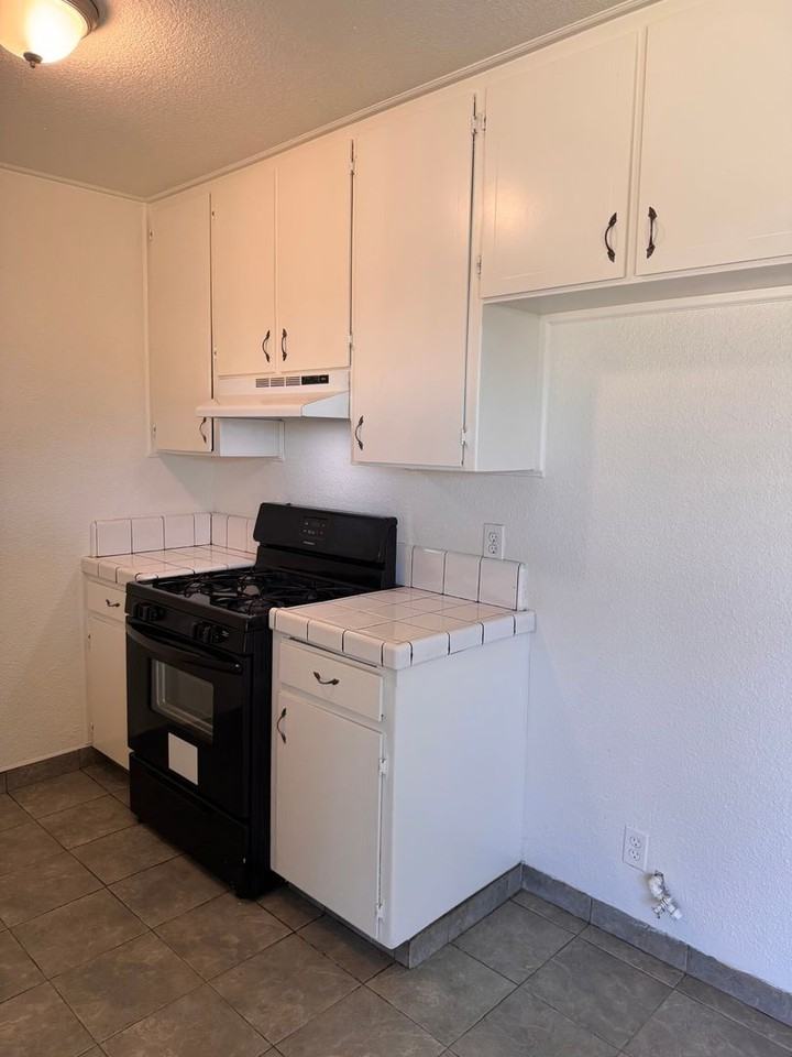 913 Banyan Dr - Photo 5 of 26