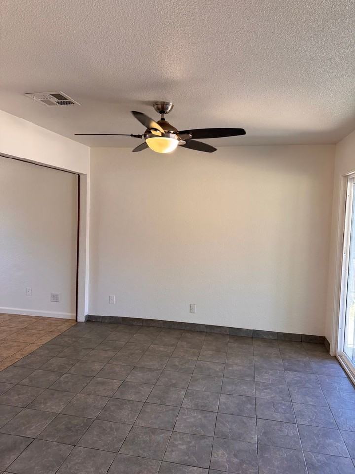 913 Banyan Dr - Photo 6 of 26