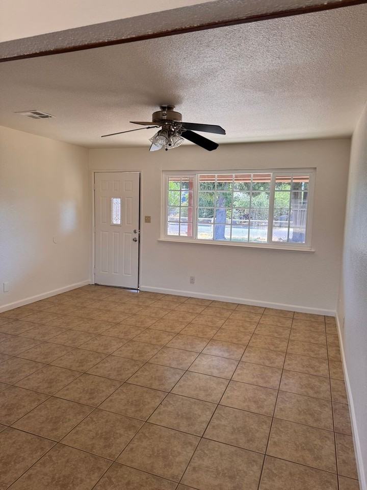 913 Banyan Dr - Photo 7 of 26