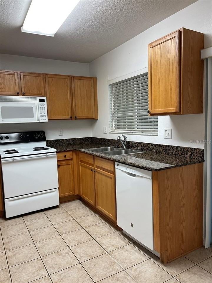 10806 Brickside Ct - Photo 7 of 19