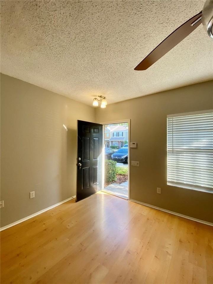 12415 Berkeley Square Dr - Photo 3 of 40