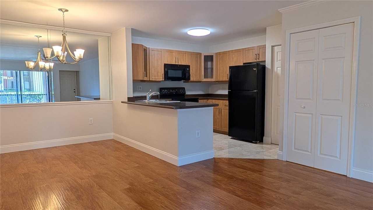 5602 Baywater Dr - Photo 4 of 9