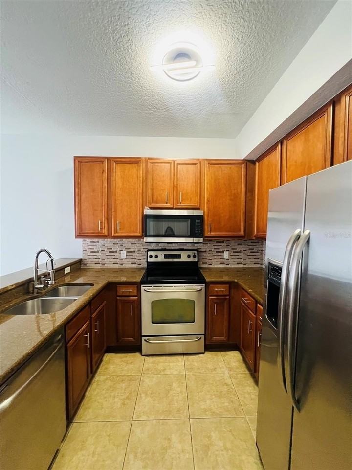 9096 Iron Oak Ave - Photo 6 of 24