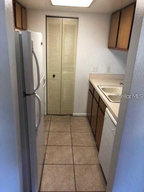 4922 W Gandy Blvd #102 - Photo 4 of 8