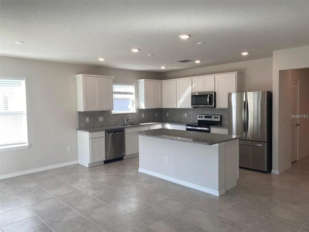 9643 Summers Cay Cir - Photo 4 of 16