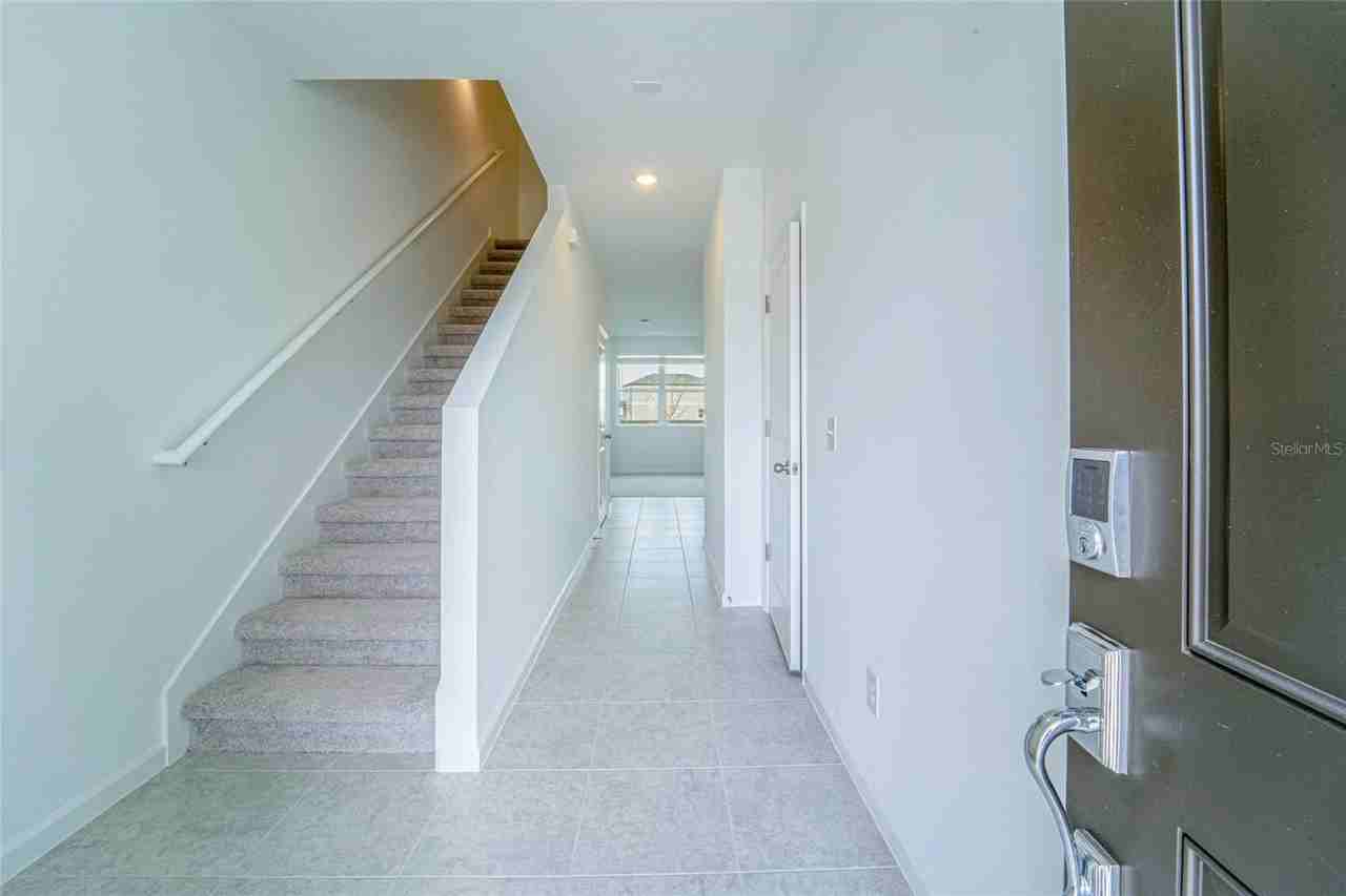 1918 Bluewater Ln - Photo 4 of 18