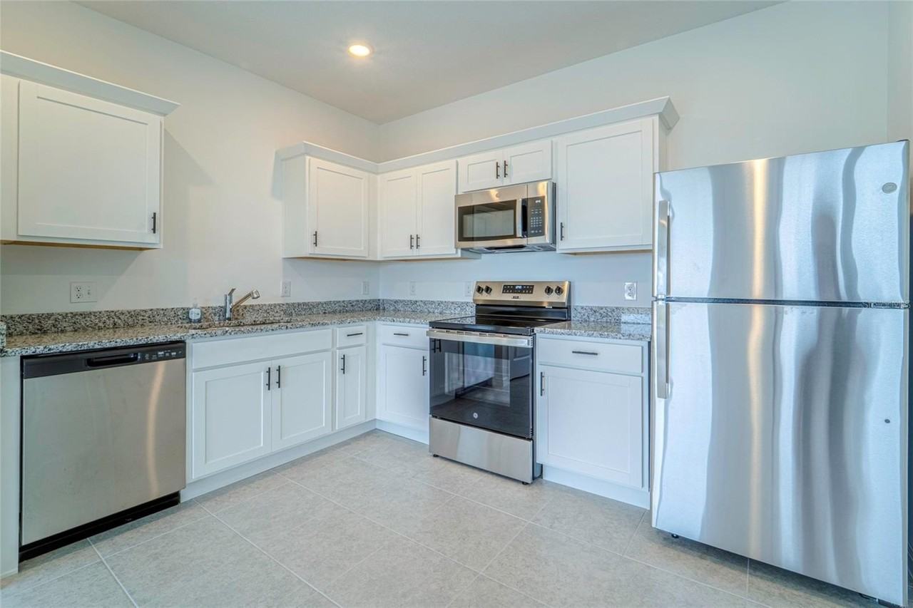 1918 Bluewater Ln - Photo 6 of 18