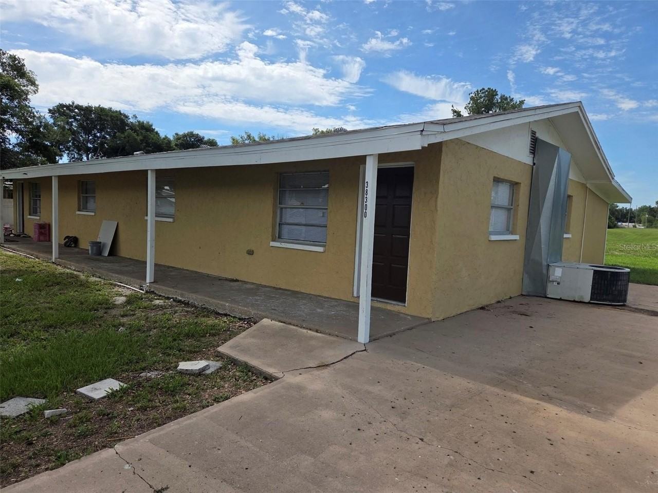 38300 Henry Dr - Photo 2 of 19