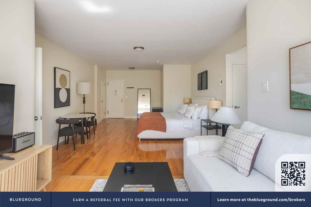 252 East 61st Street - Photo 5 of 21