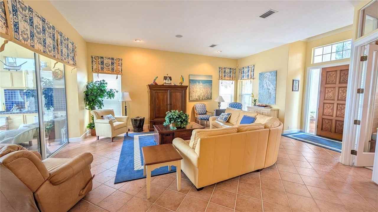 4709 Dolphin Cay Ln S - Photo 4 of 27