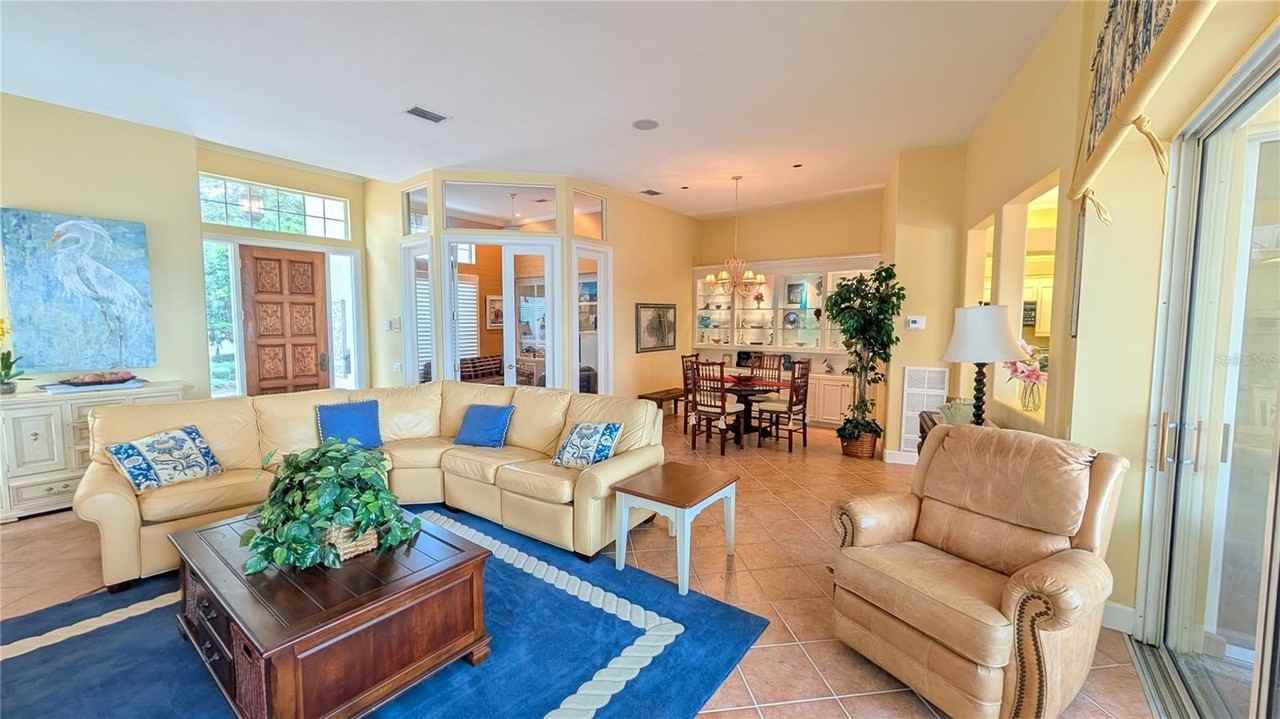 4709 Dolphin Cay Ln S - Photo 5 of 27