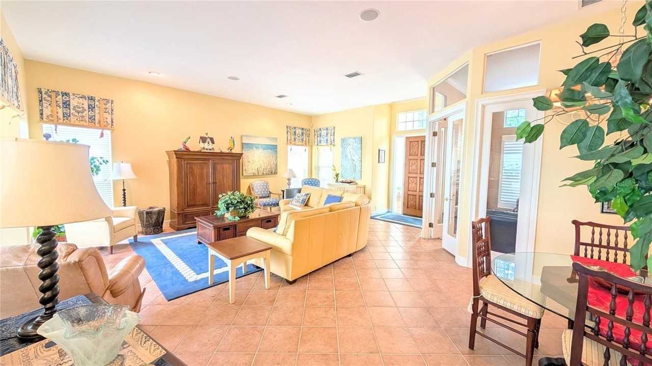 4709 Dolphin Cay Ln S - Photo 6 of 27
