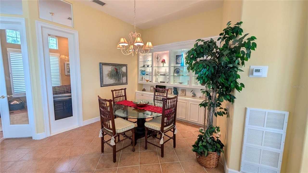 4709 Dolphin Cay Ln S - Photo 7 of 27