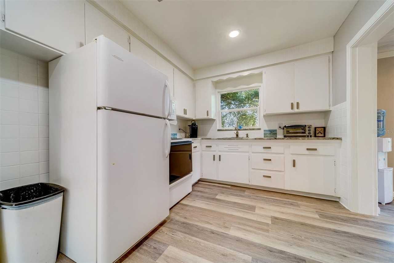 10802 Mohawk Rd - Photo 6 of 50