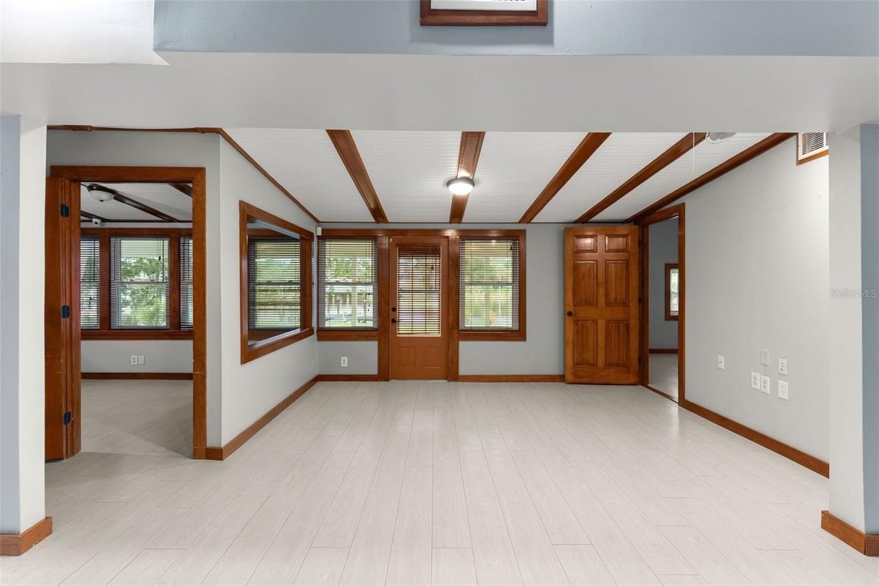 10519 Bridgewood Dr - Photo 3 of 36