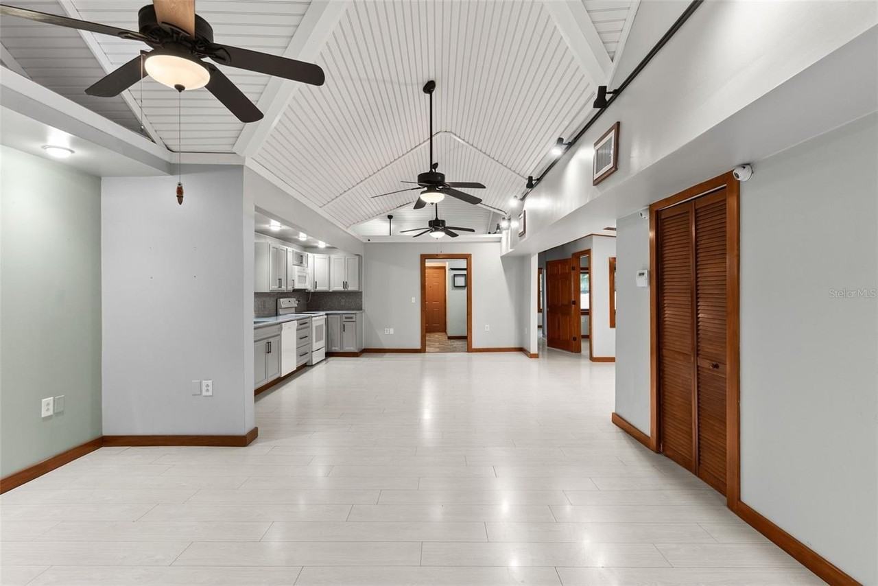 10519 Bridgewood Dr - Photo 6 of 36