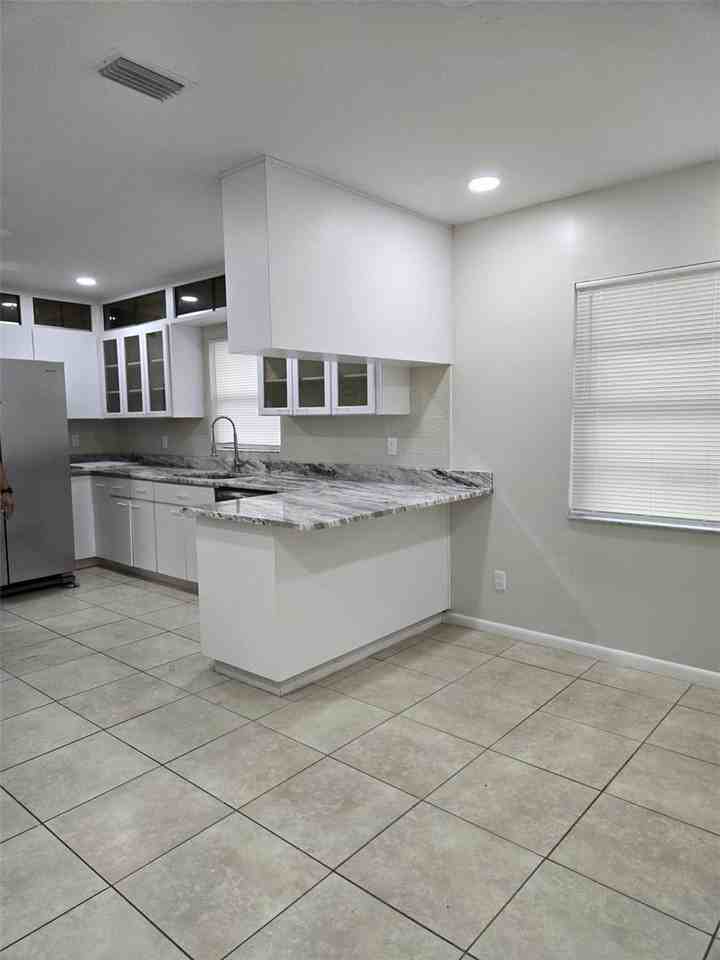 4608 Netherwood Dr - Photo 5 of 19