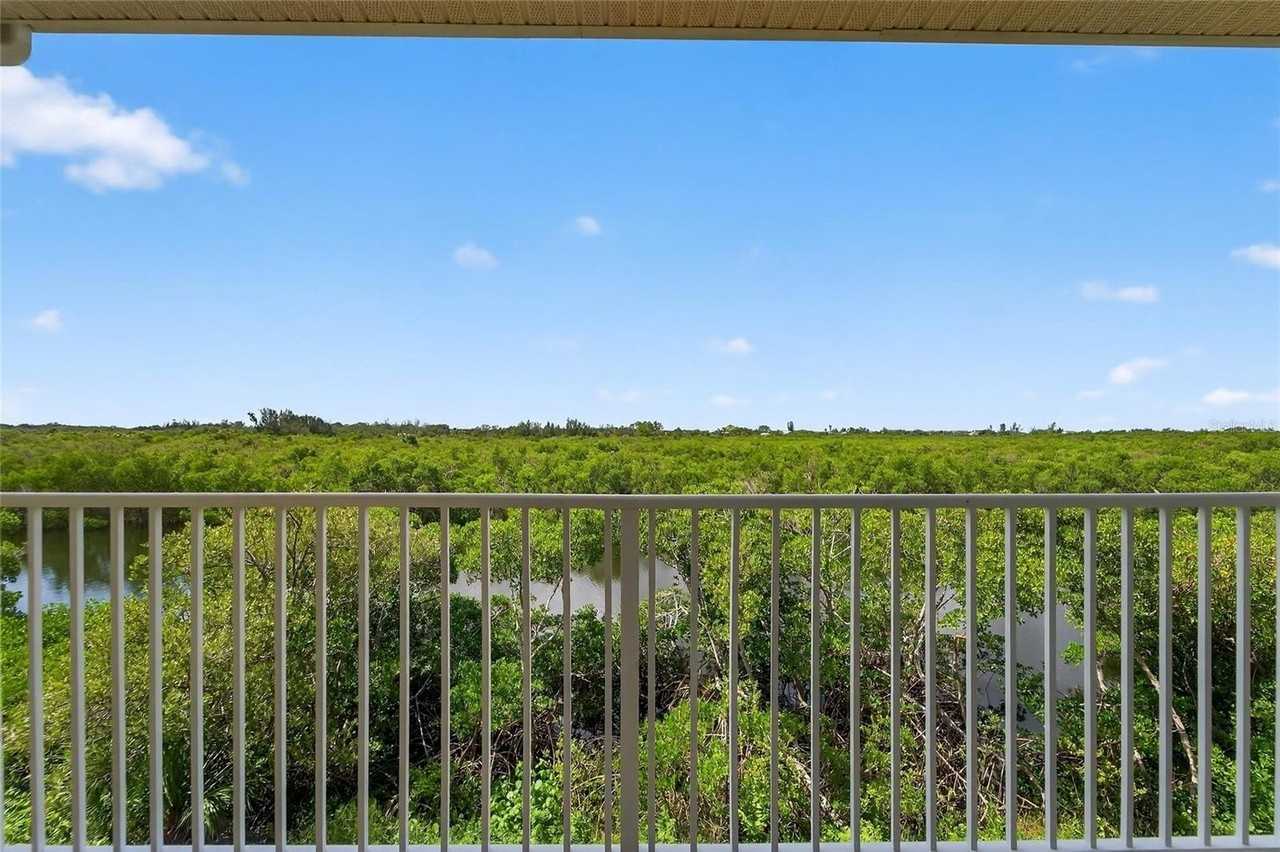 3266 Mangrove Point Dr - Photo 4 of 50