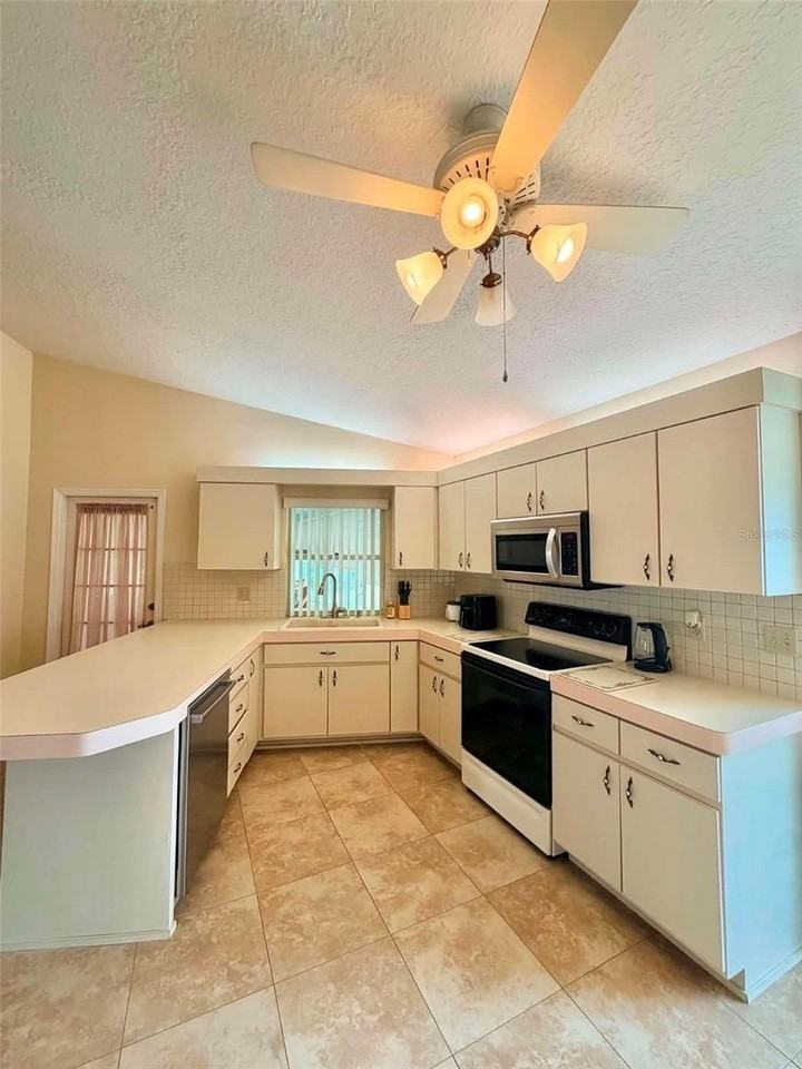 5647 Dalton Ct - Photo 6 of 18