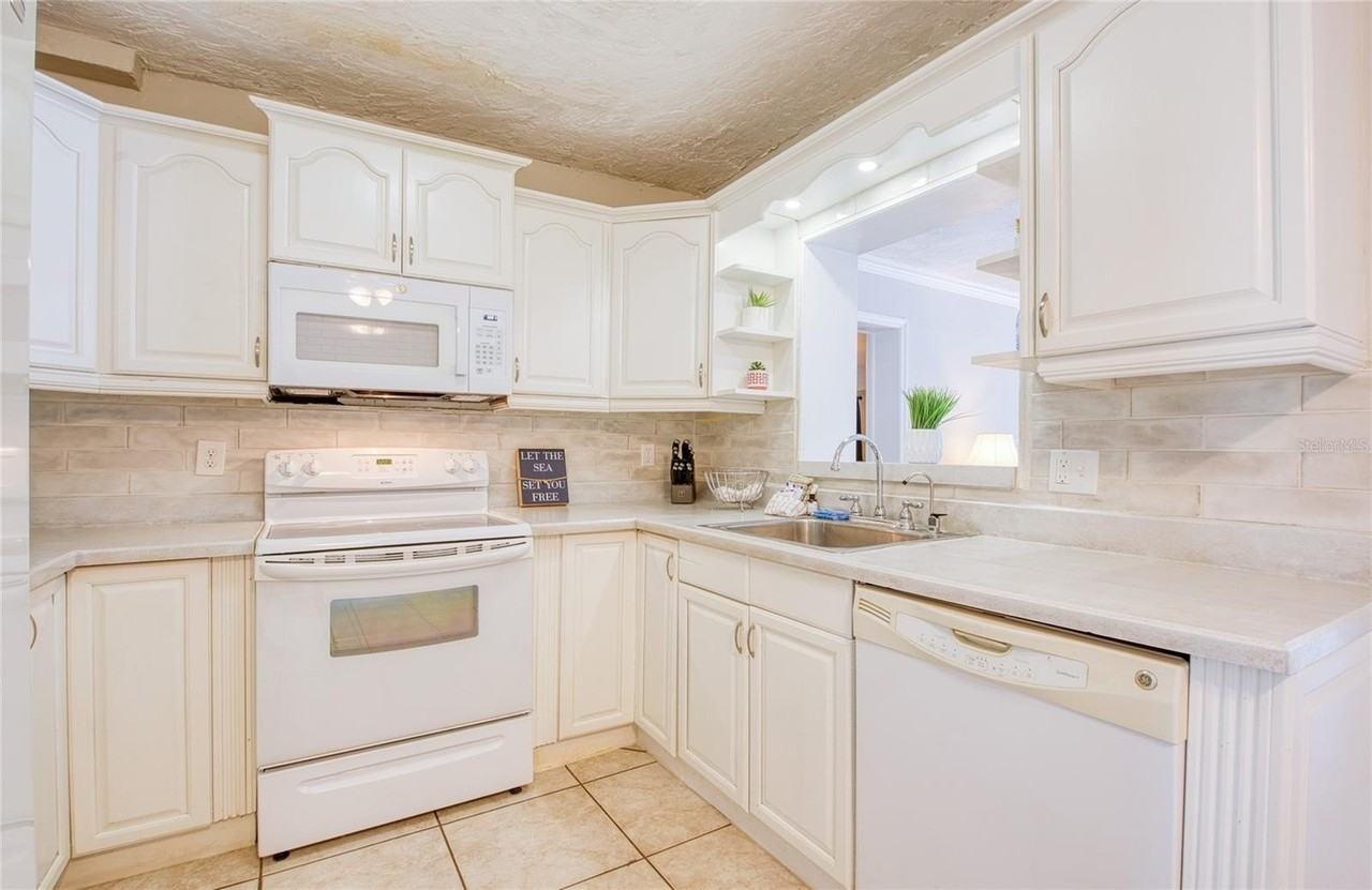 5213 97th Way N - Photo 4 of 36