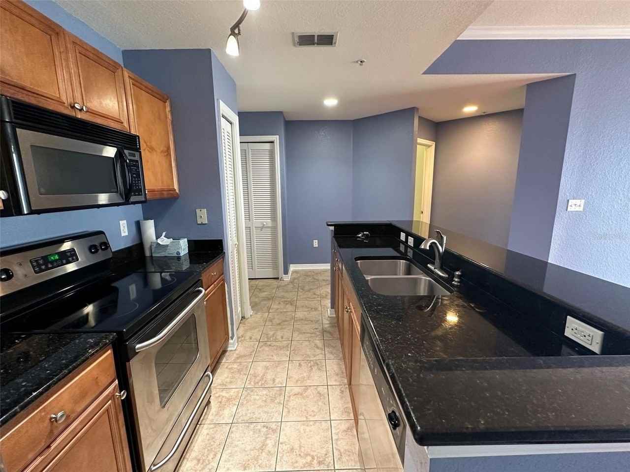 700 S Harbour Island Blvd #523 - Photo 5 of 36