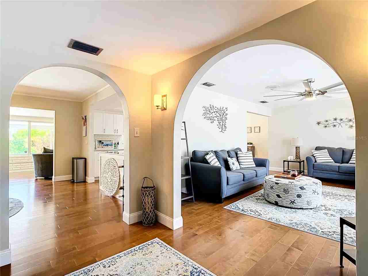 2250 Watrous Dr - Photo 3 of 33