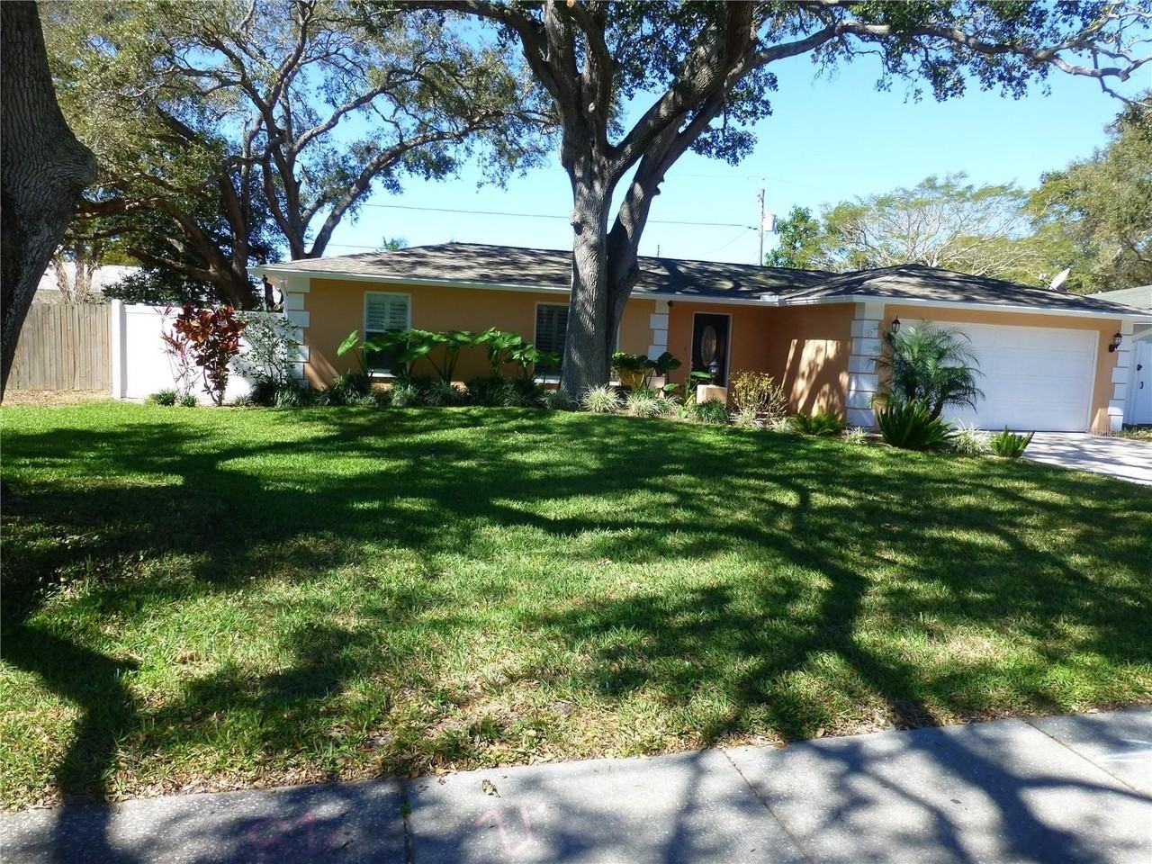 752 Patricia Ave - Photo 4 of 31