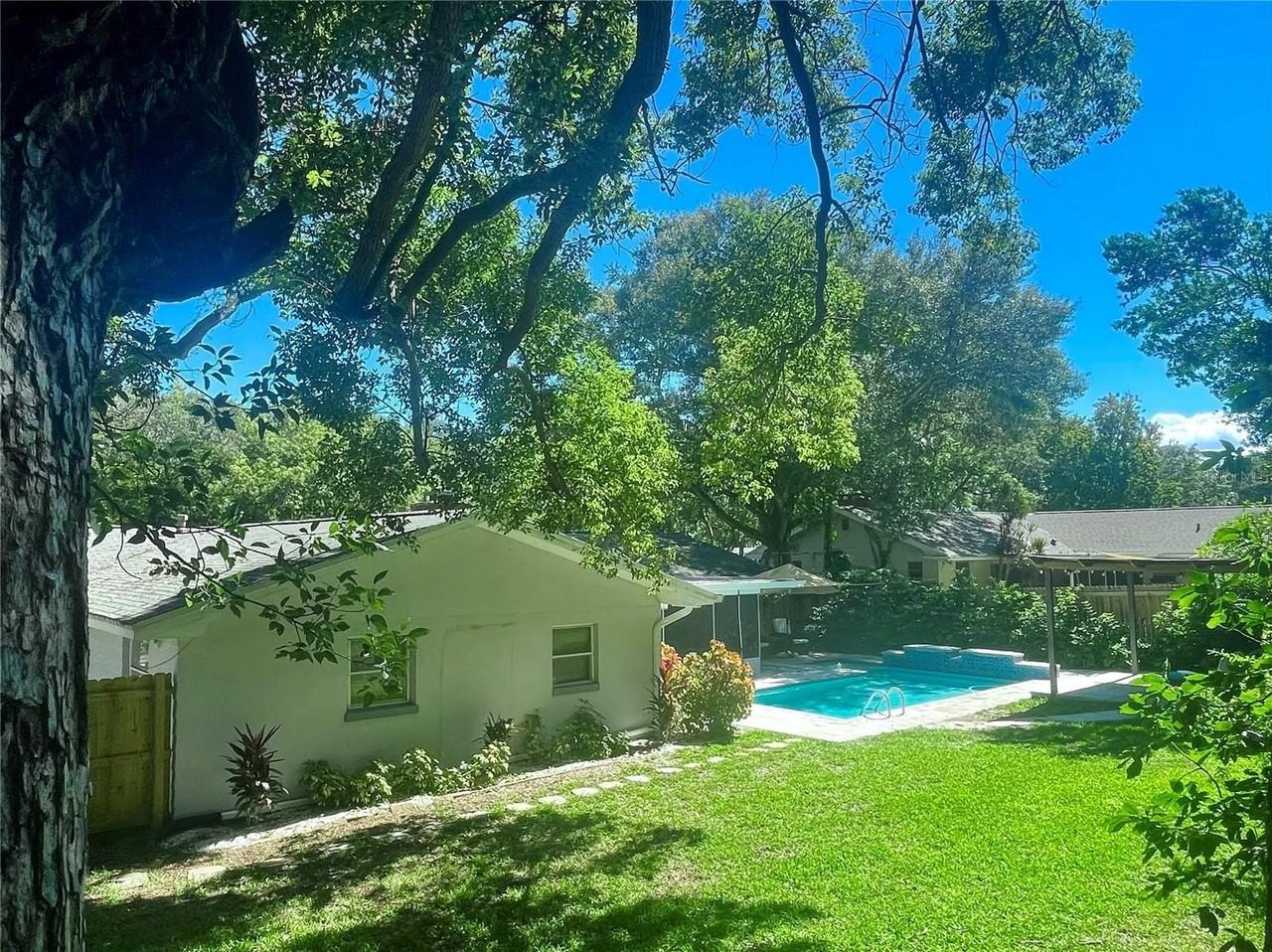 764 Forest Glen Rd - Photo 2 of 31